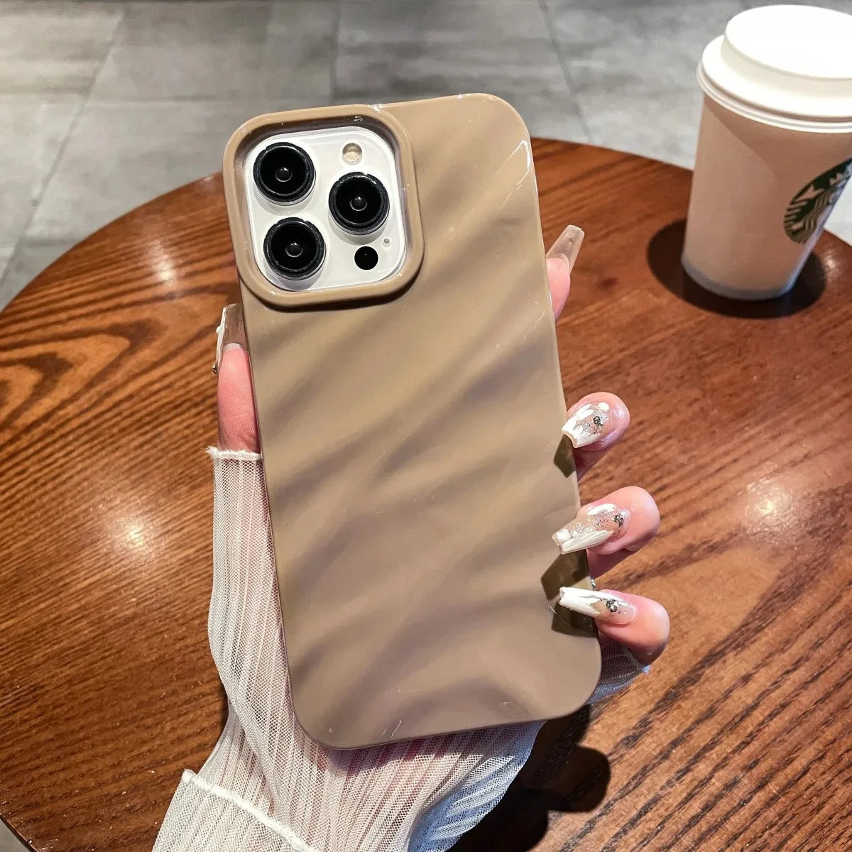Luxury 3D Wavy Pattern Case